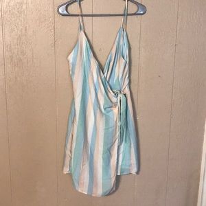 AURA dress size L tie front